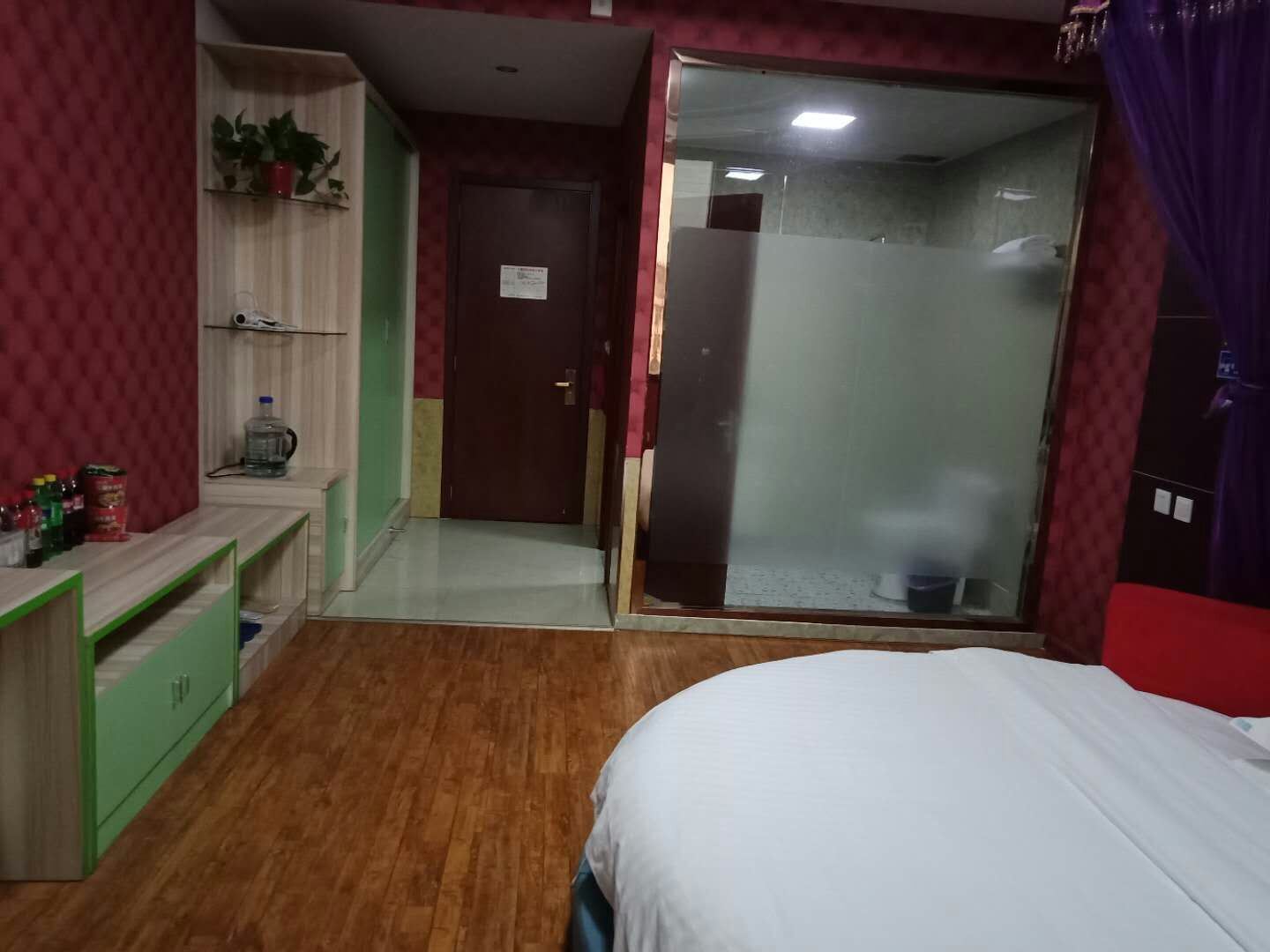 格调圆床房