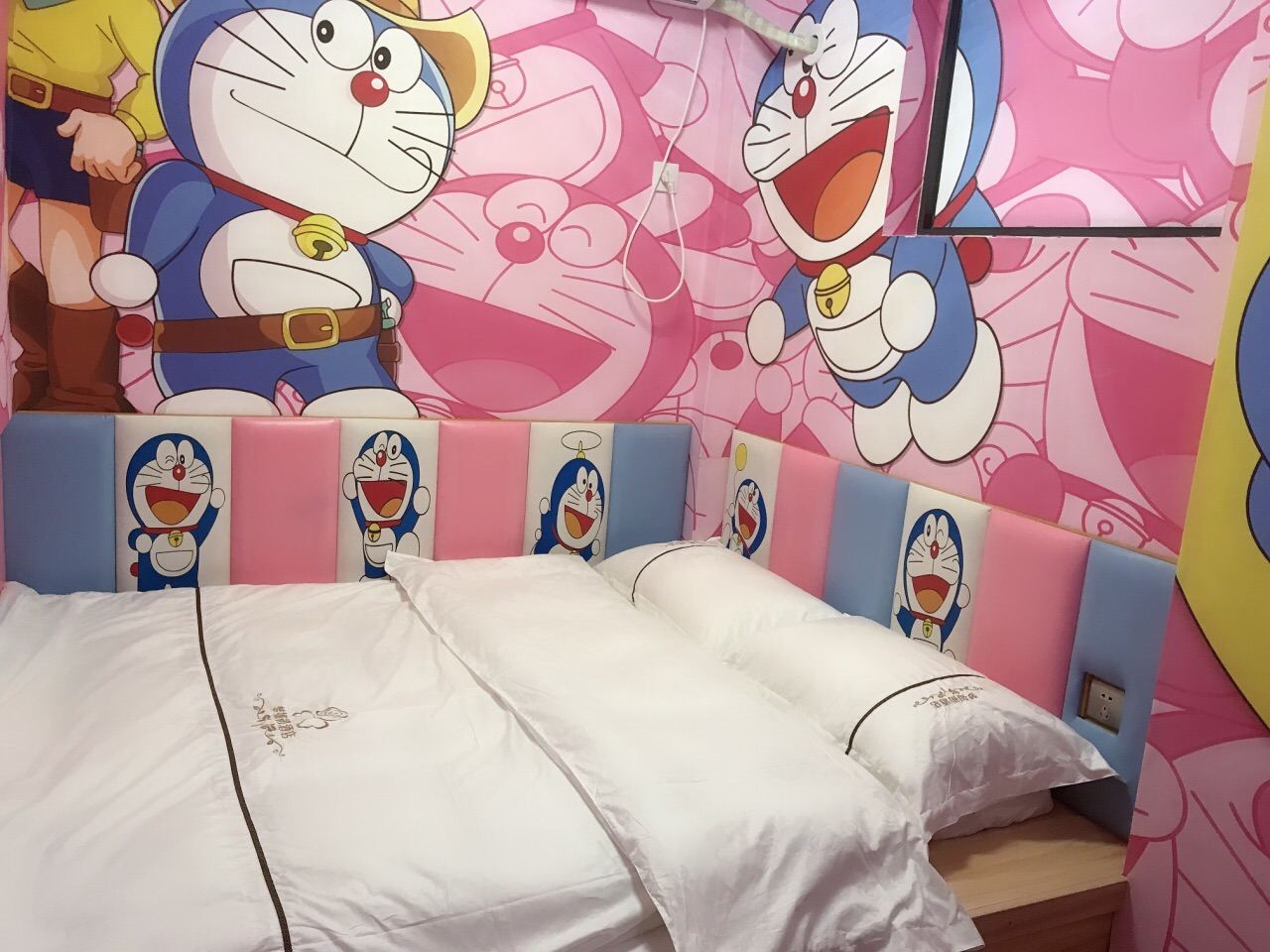 哆啦A梦主题床