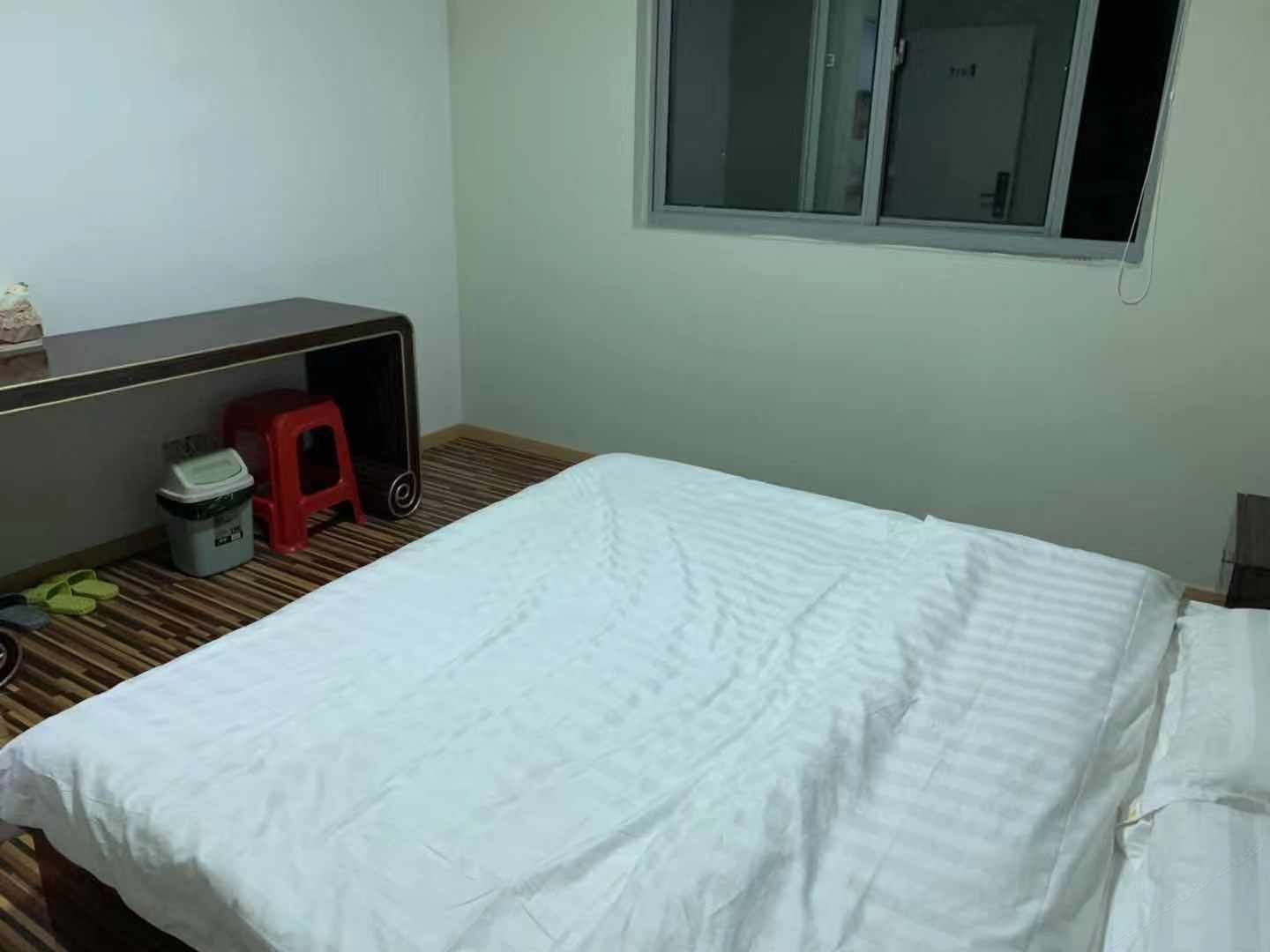 舒适大床房(公共卫浴)