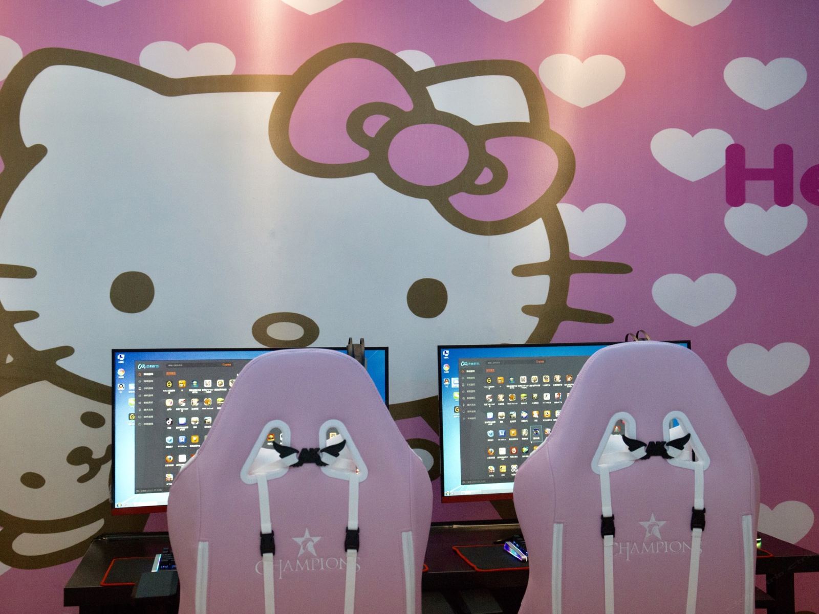 粉色hello kitty电竞双人间