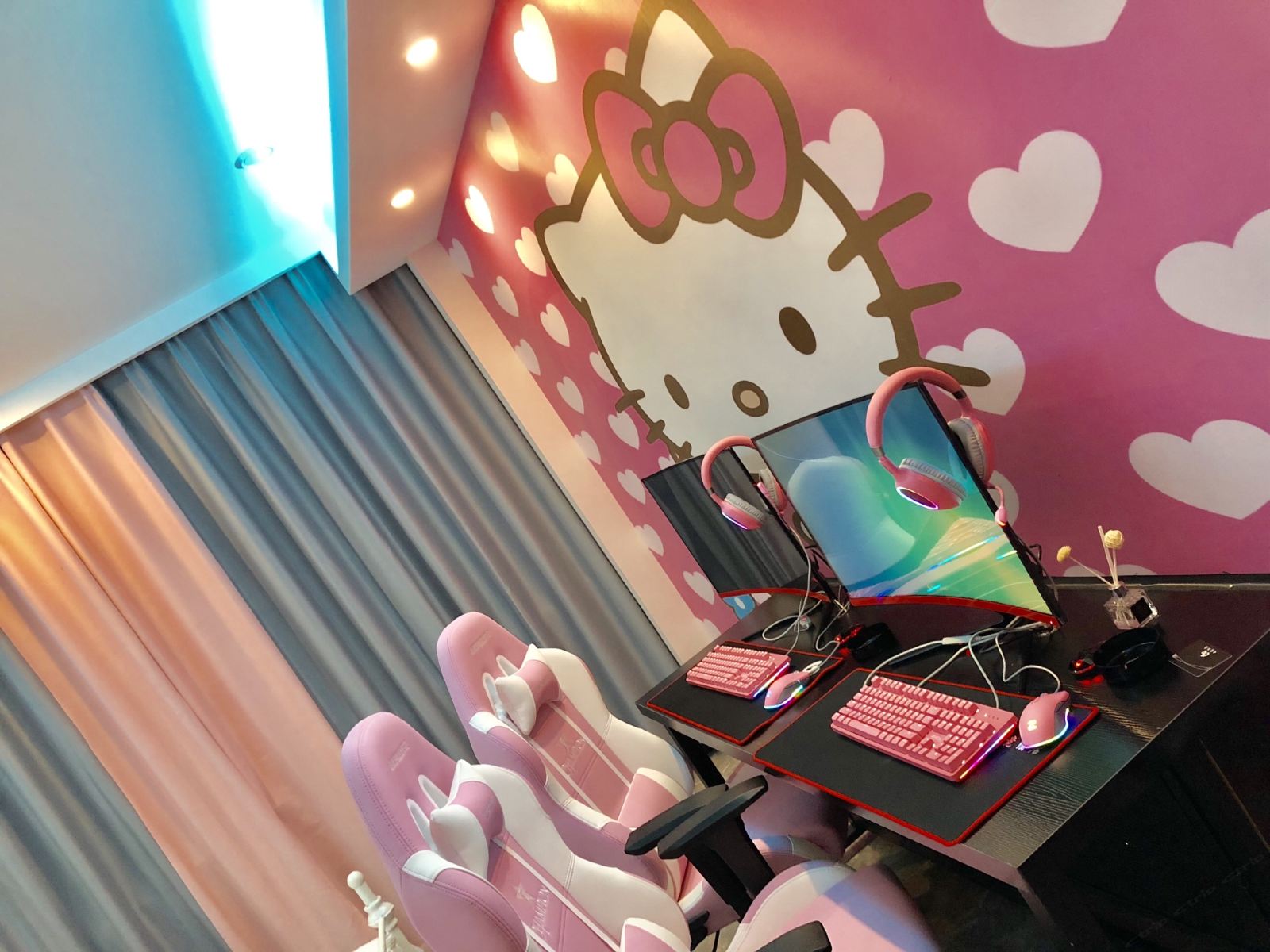 粉色hello kitty电竞双人间