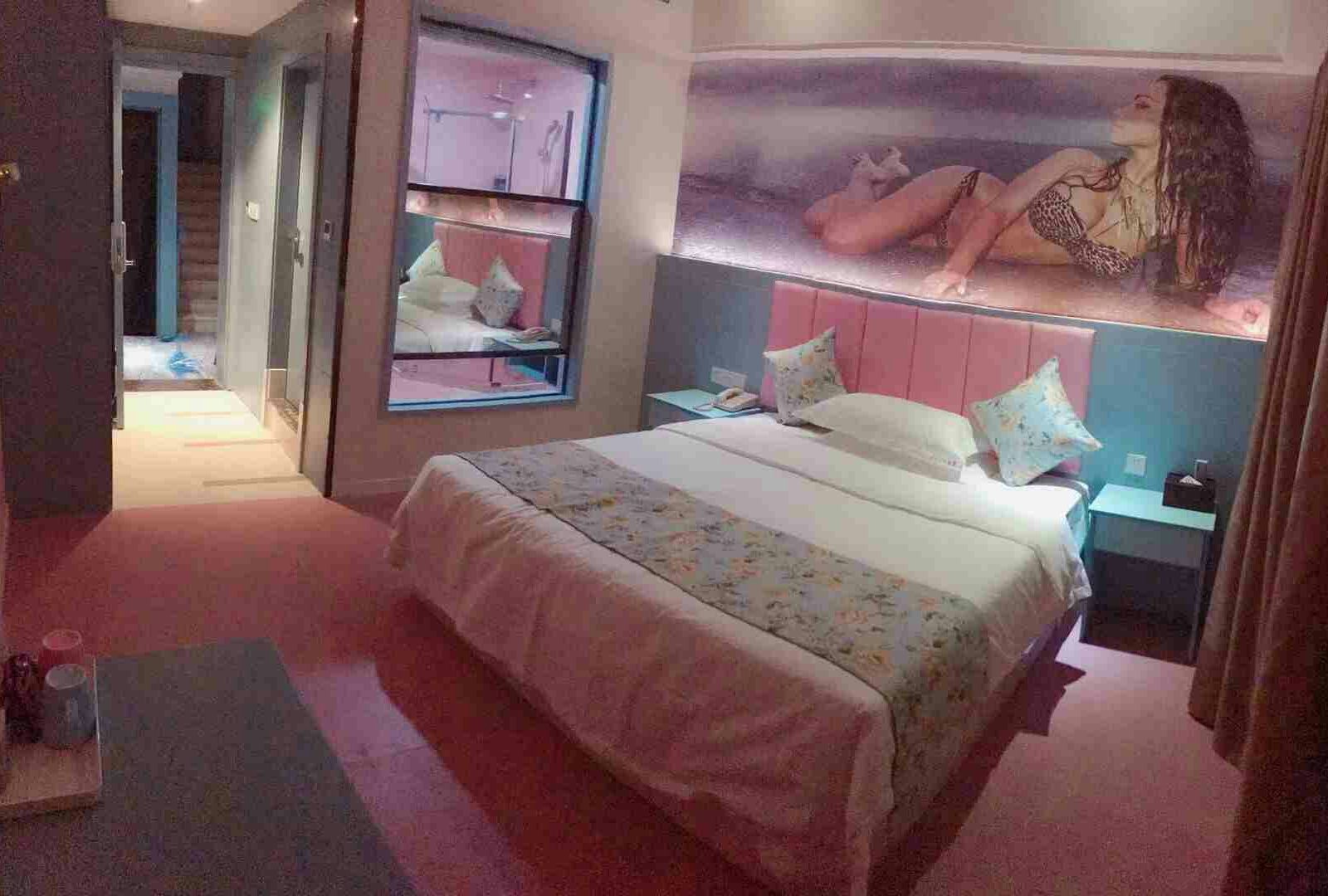 情调大床房
