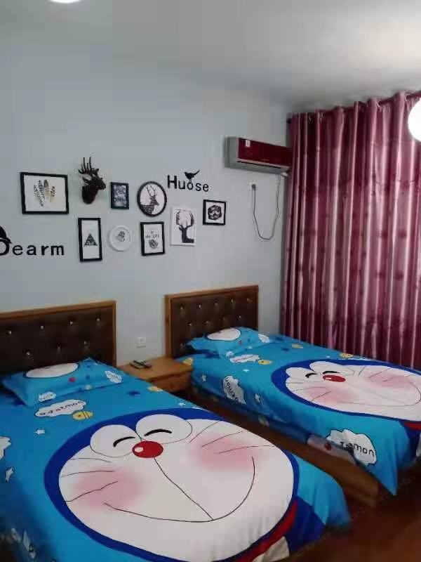 春意卡通标准双床房