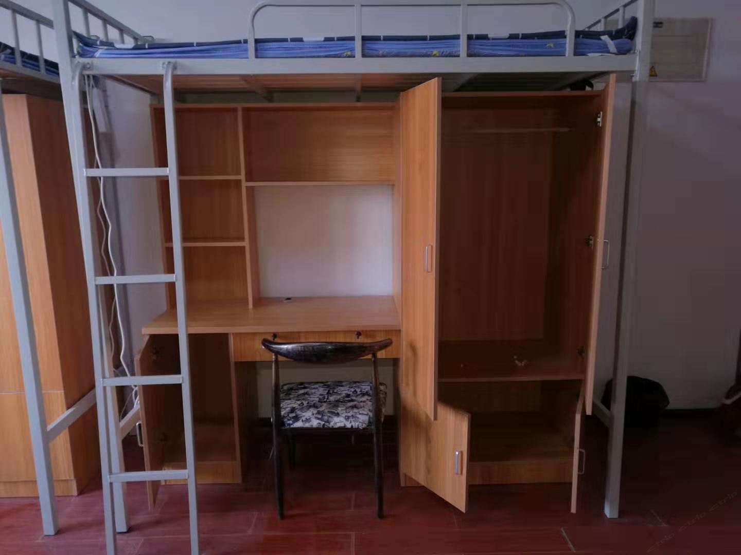 上住下桌床位房(公共卫浴)