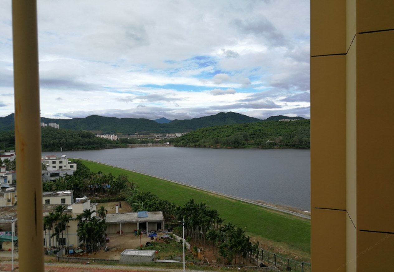 三亚王志强特色民宿(福海苑一路分店)