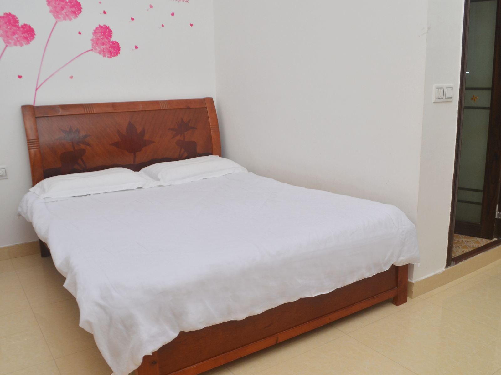 情侣大床房