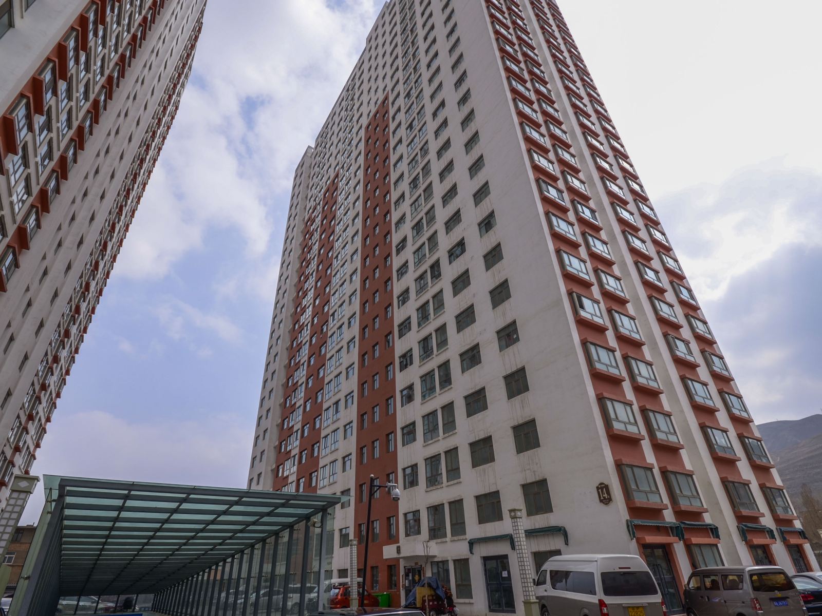 玲雅家庭公寓(西宁南川东路店)
