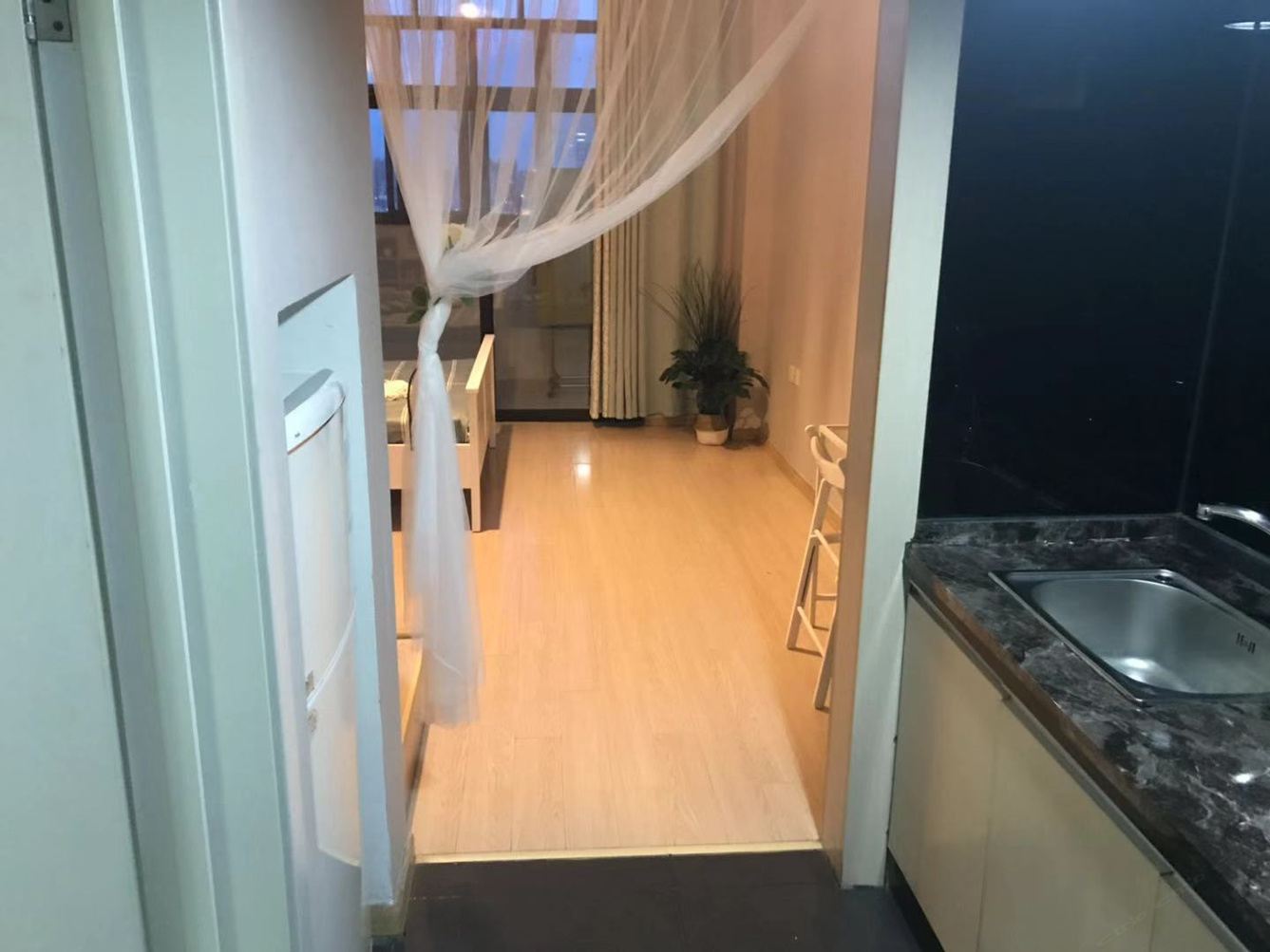 舒适精装一室一厅套房