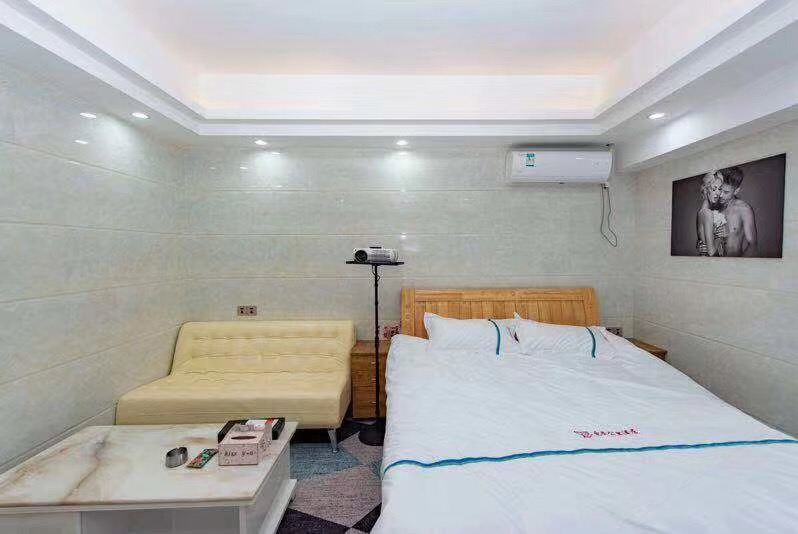 精致投影大床房