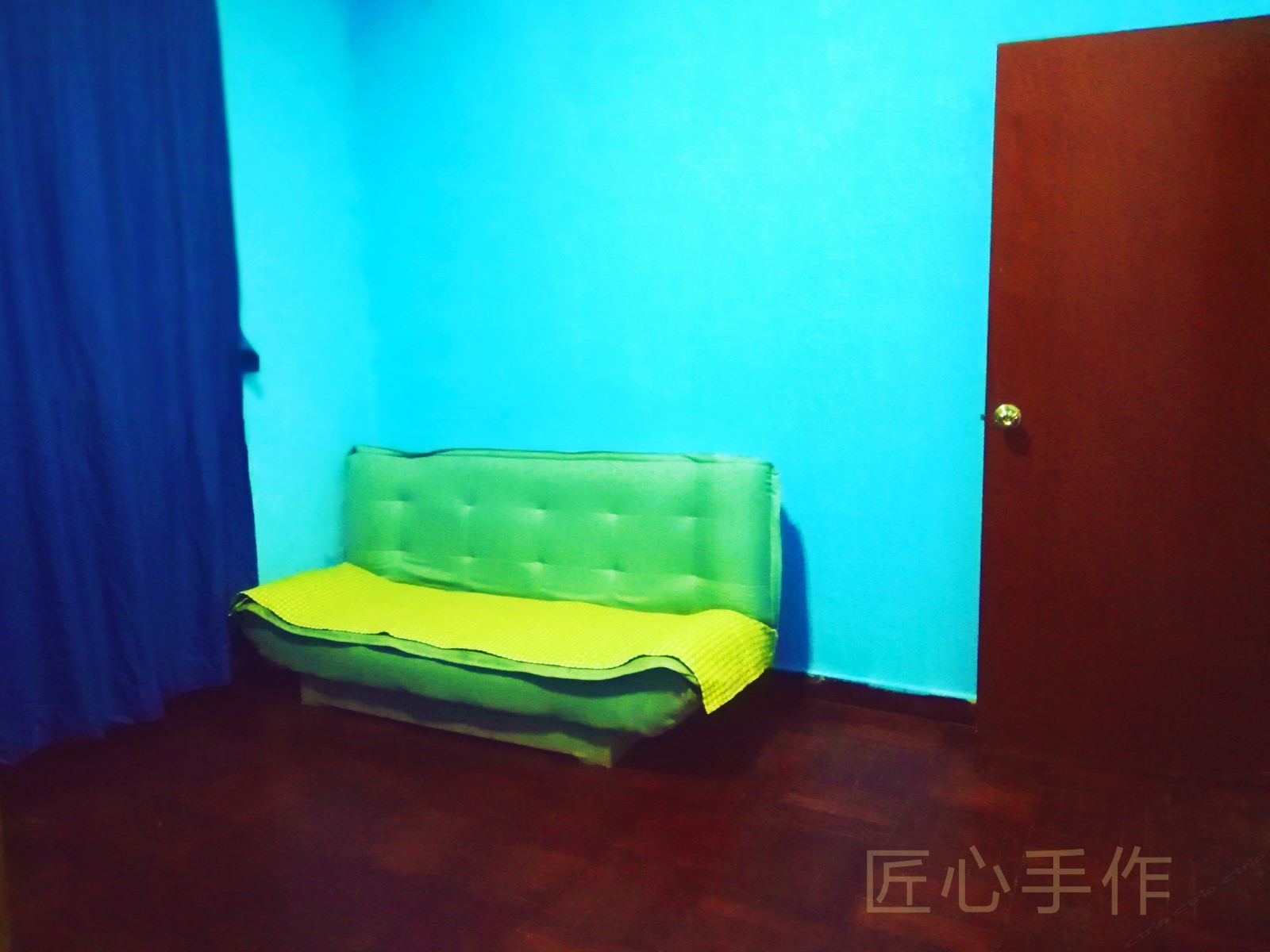 艺术主题房(公共卫浴)(床位房)