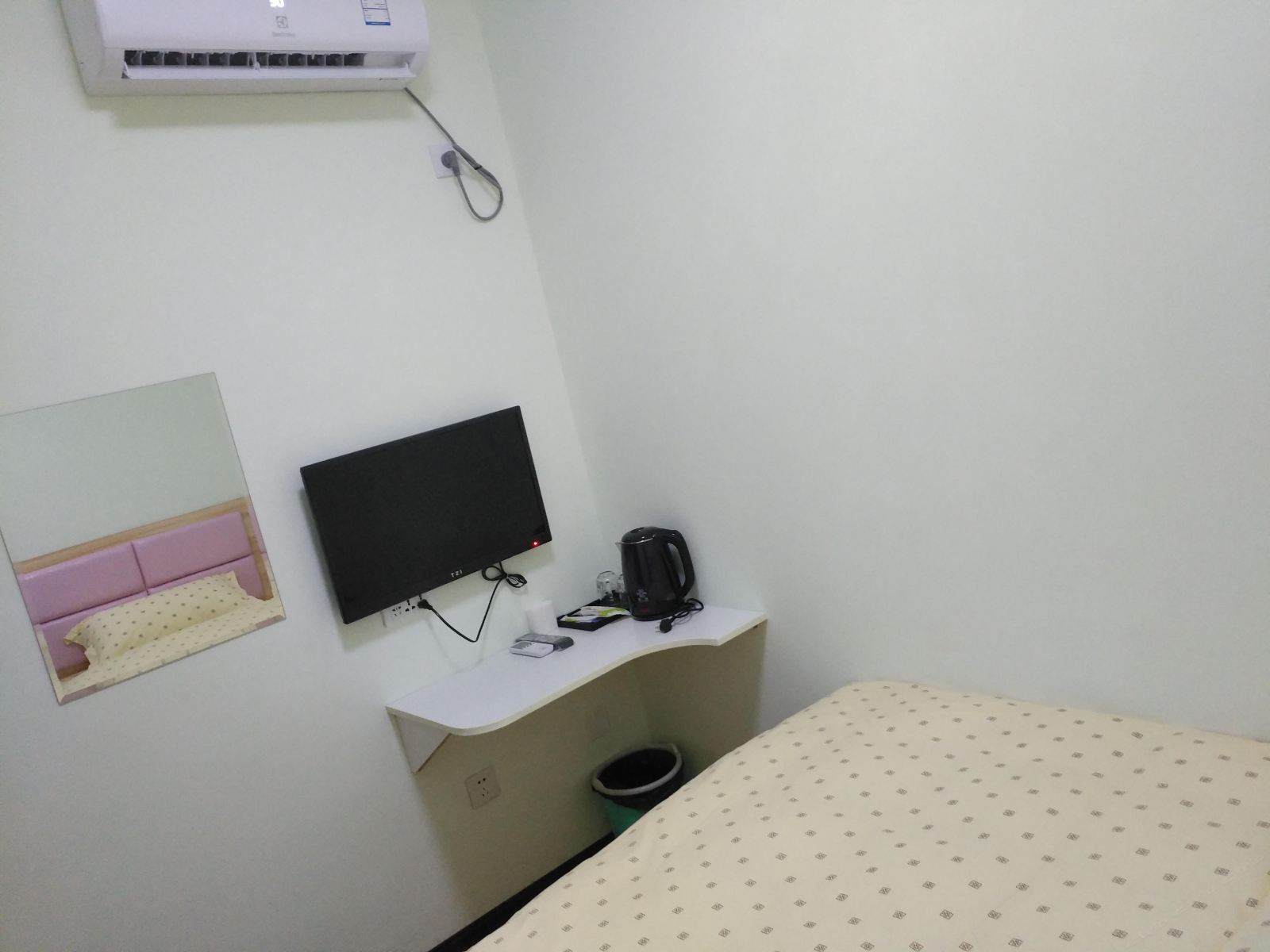 温馨单人间(公共卫浴)