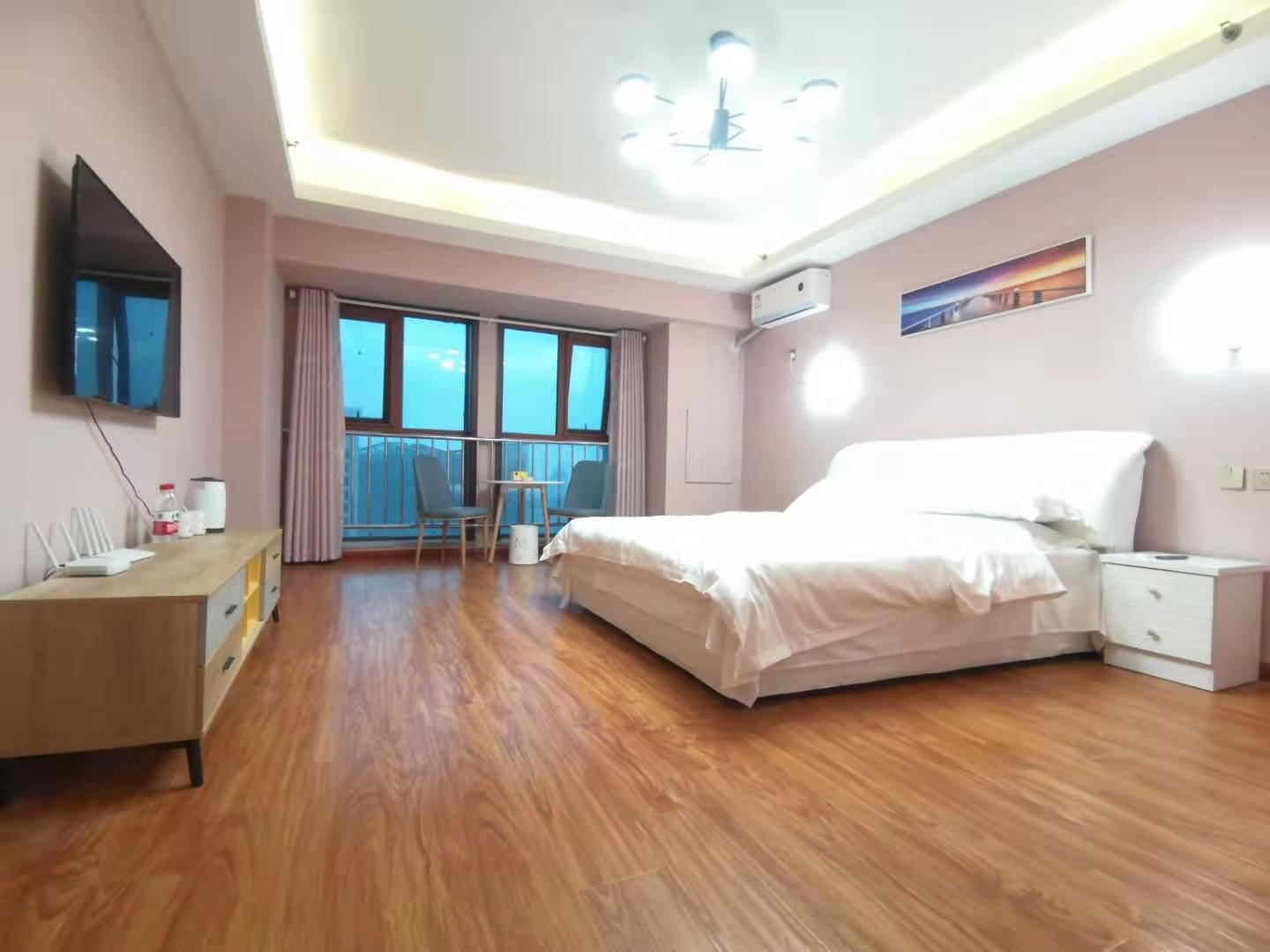 浪漫粉色大床房