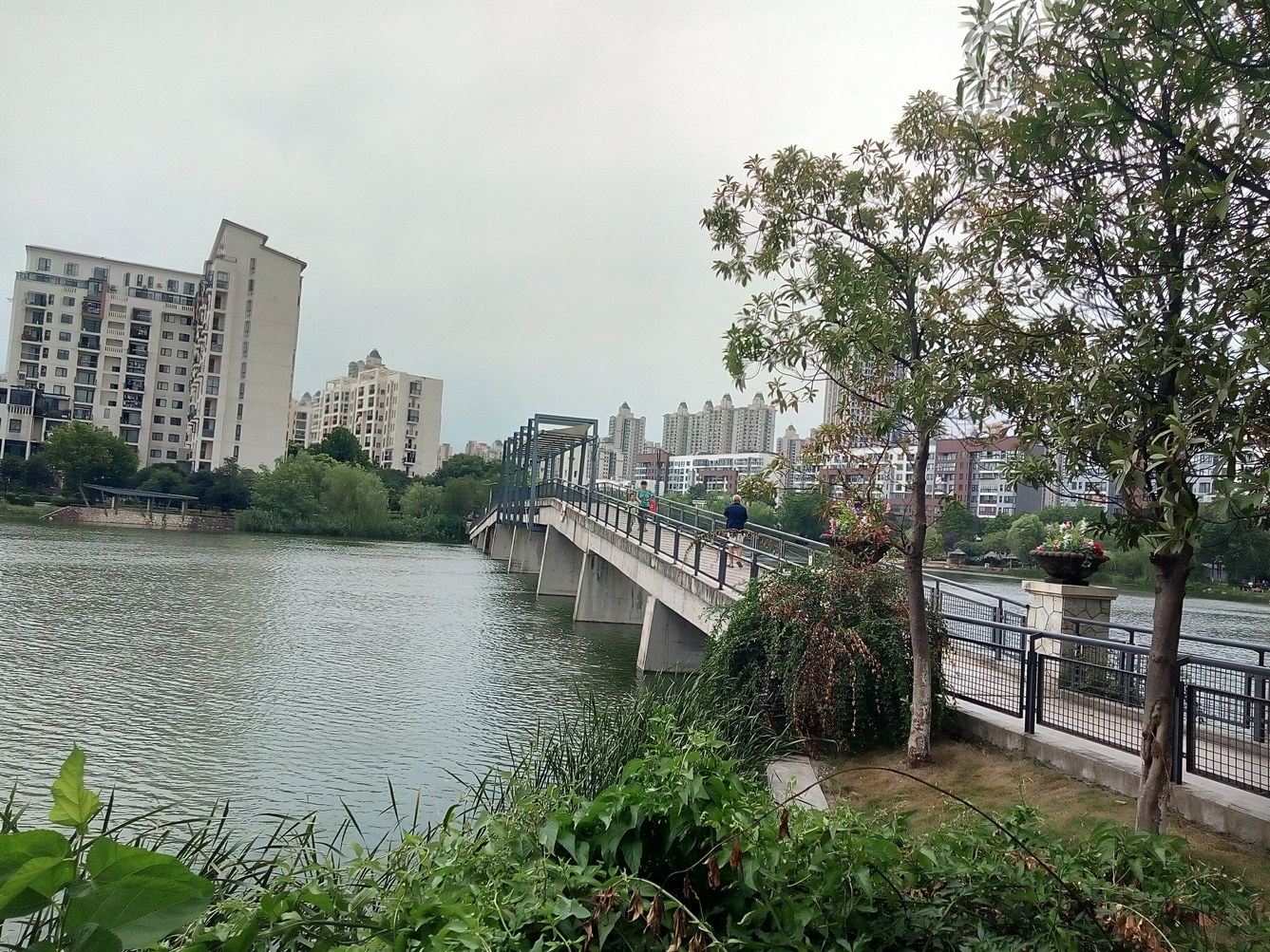 武汉湖之韵临湖美居CC橙汁公寓(3号店)