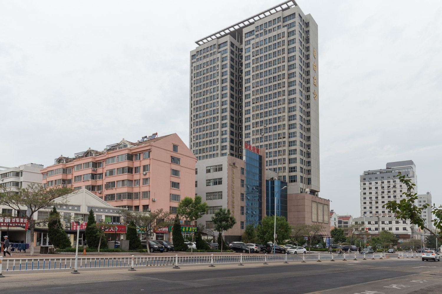 威海涂掌柜·威海公寓(兴子美术馆分店)