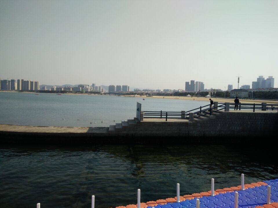 威海海边沙滩阳光白云三室一厅民宿(海疃路分店)