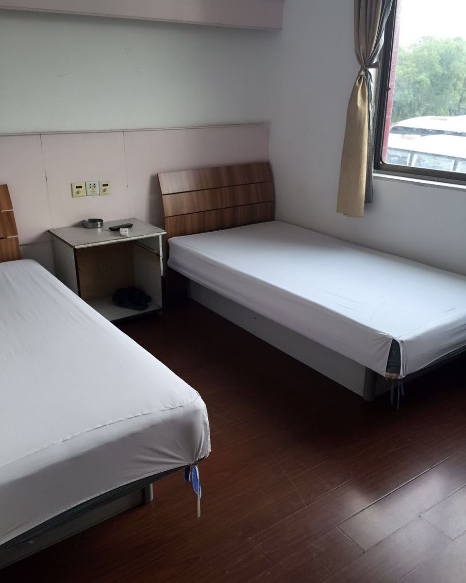 双床间