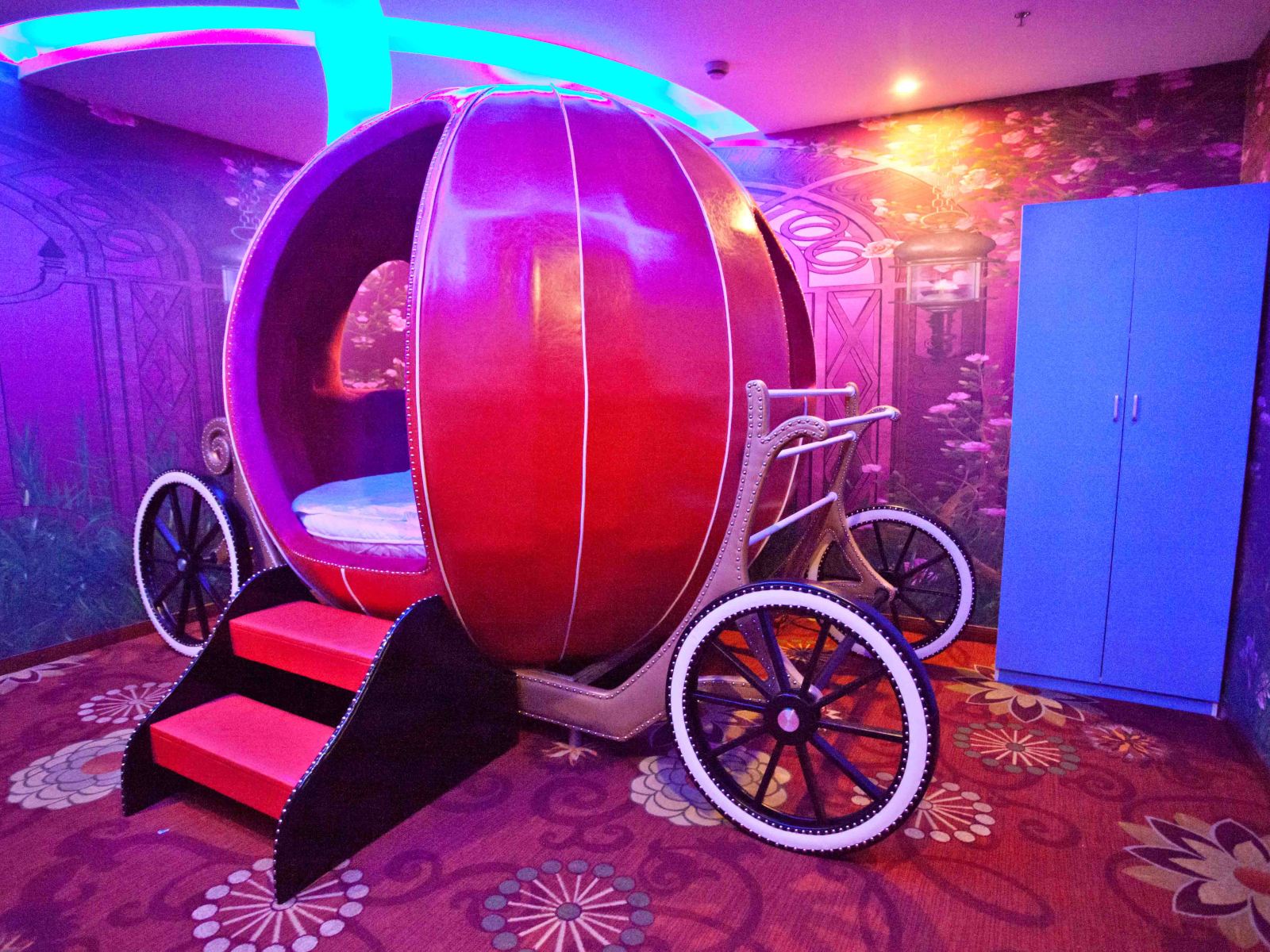 豪华马车主题房