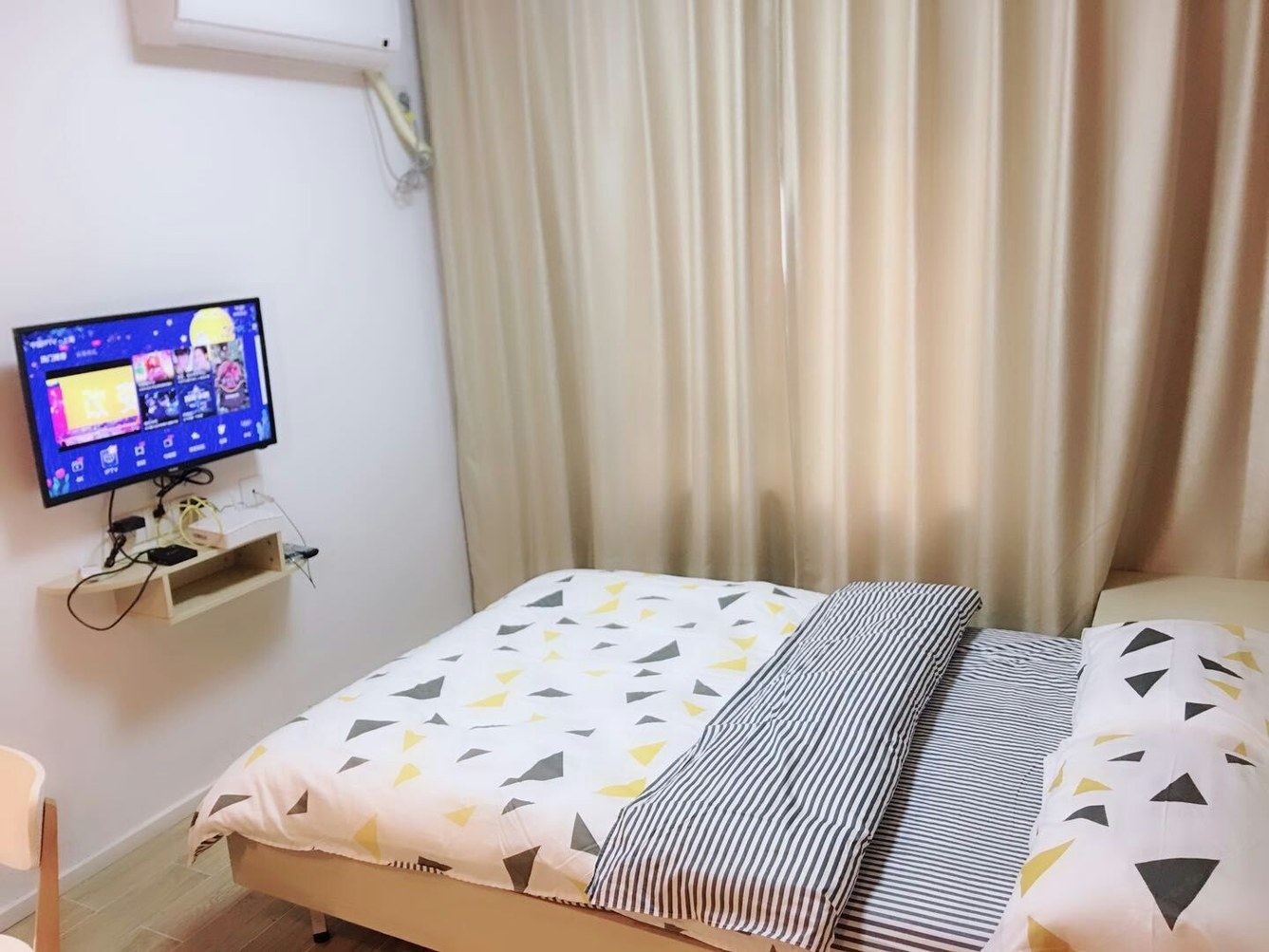 阳光大床房