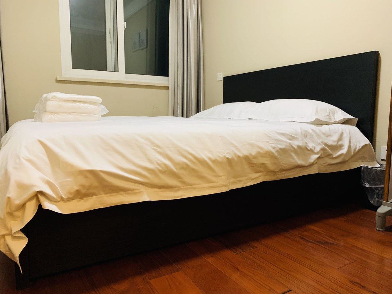 现代简约三室一厅套房