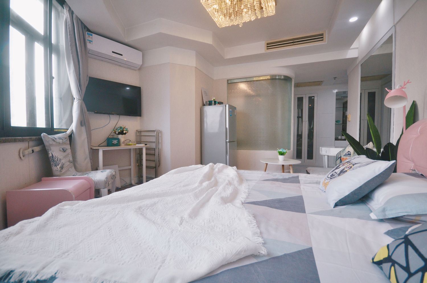 精致花园一室大床房