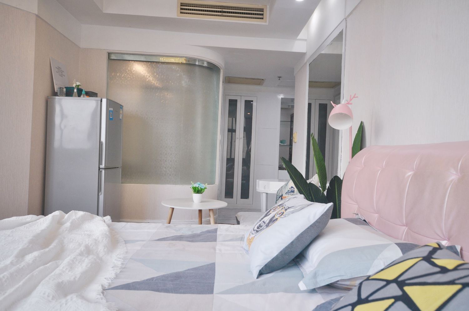 精致花园一室大床房