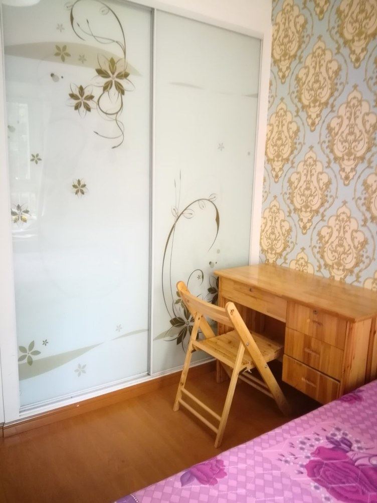 温馨三室一厅套房
