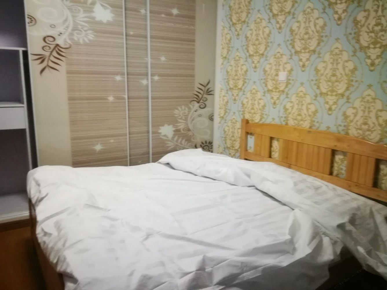 温馨三室一厅套房