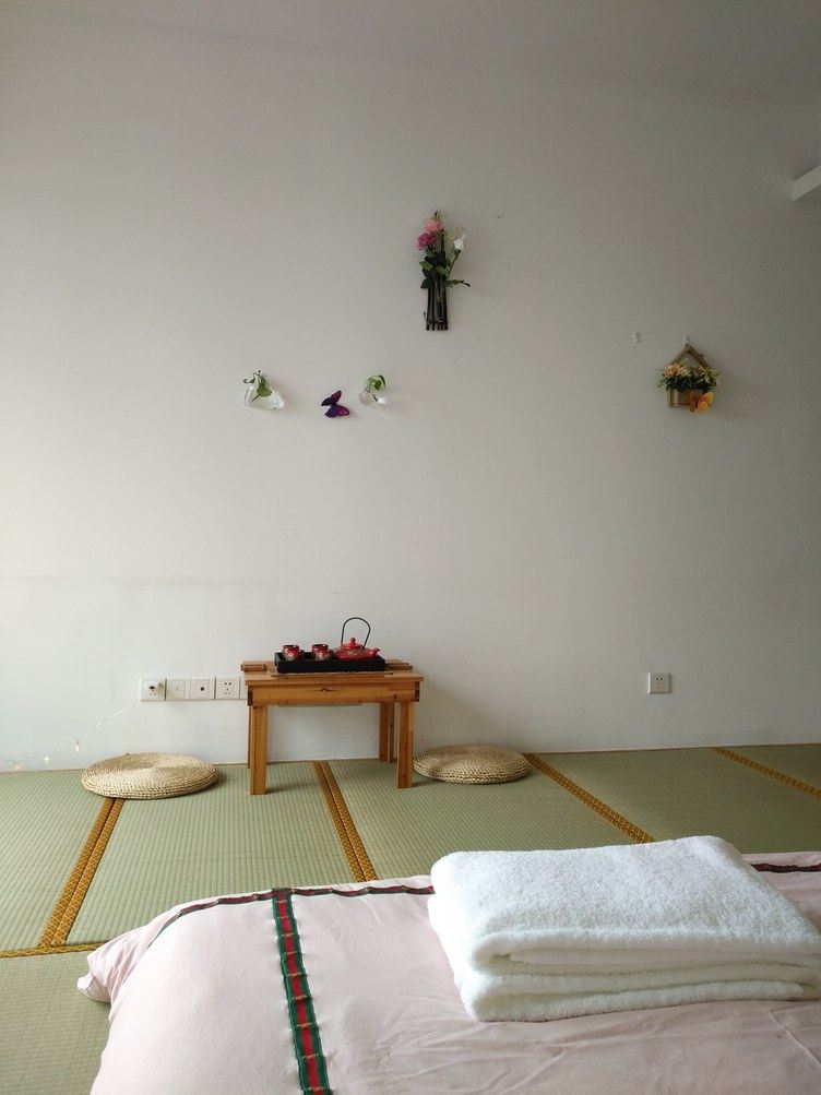榻榻米一室大床房