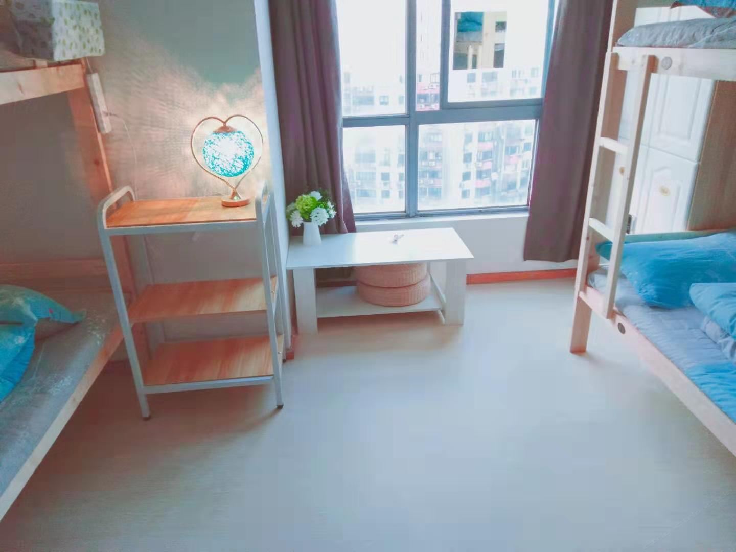 豪华四人间(床位)
