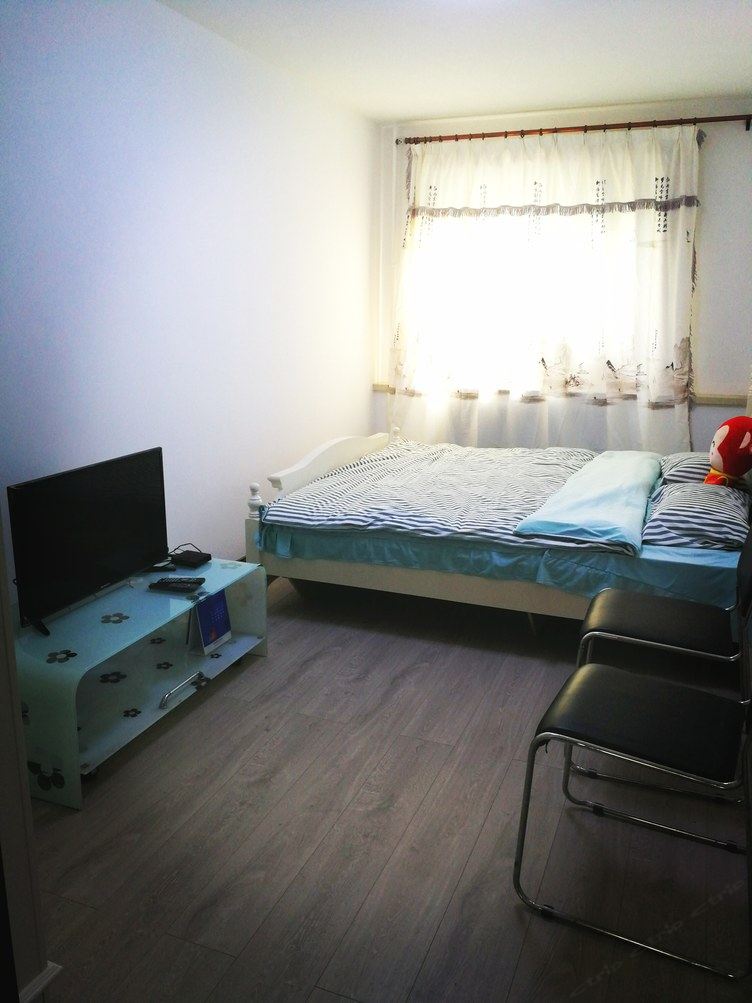 哈尔滨江畔小屋