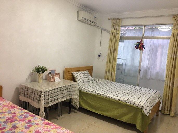 温馨舒适二室三床房(无窗)