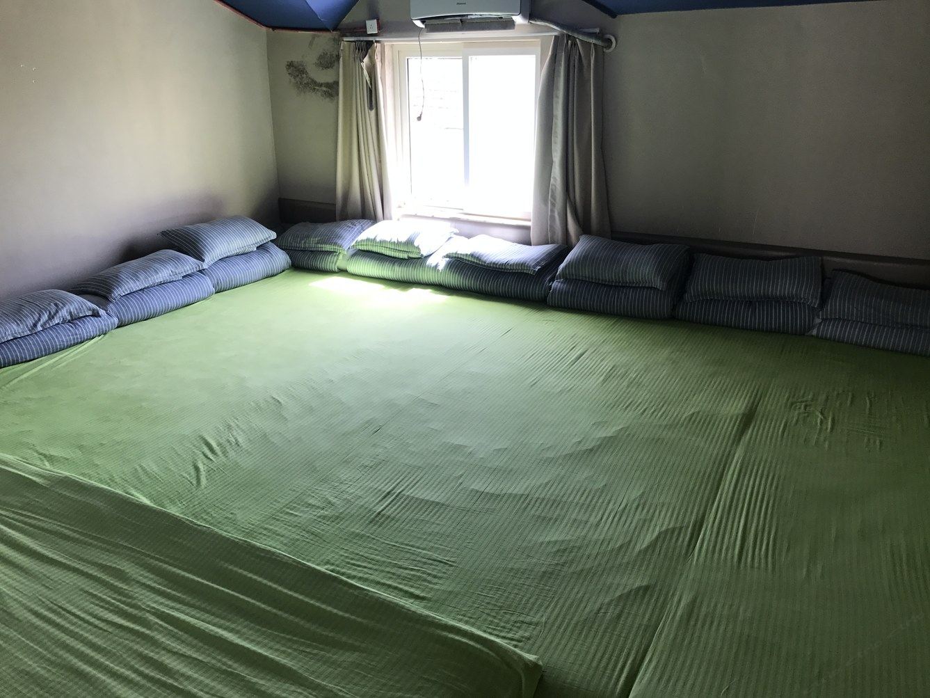 温馨六室一厅套房