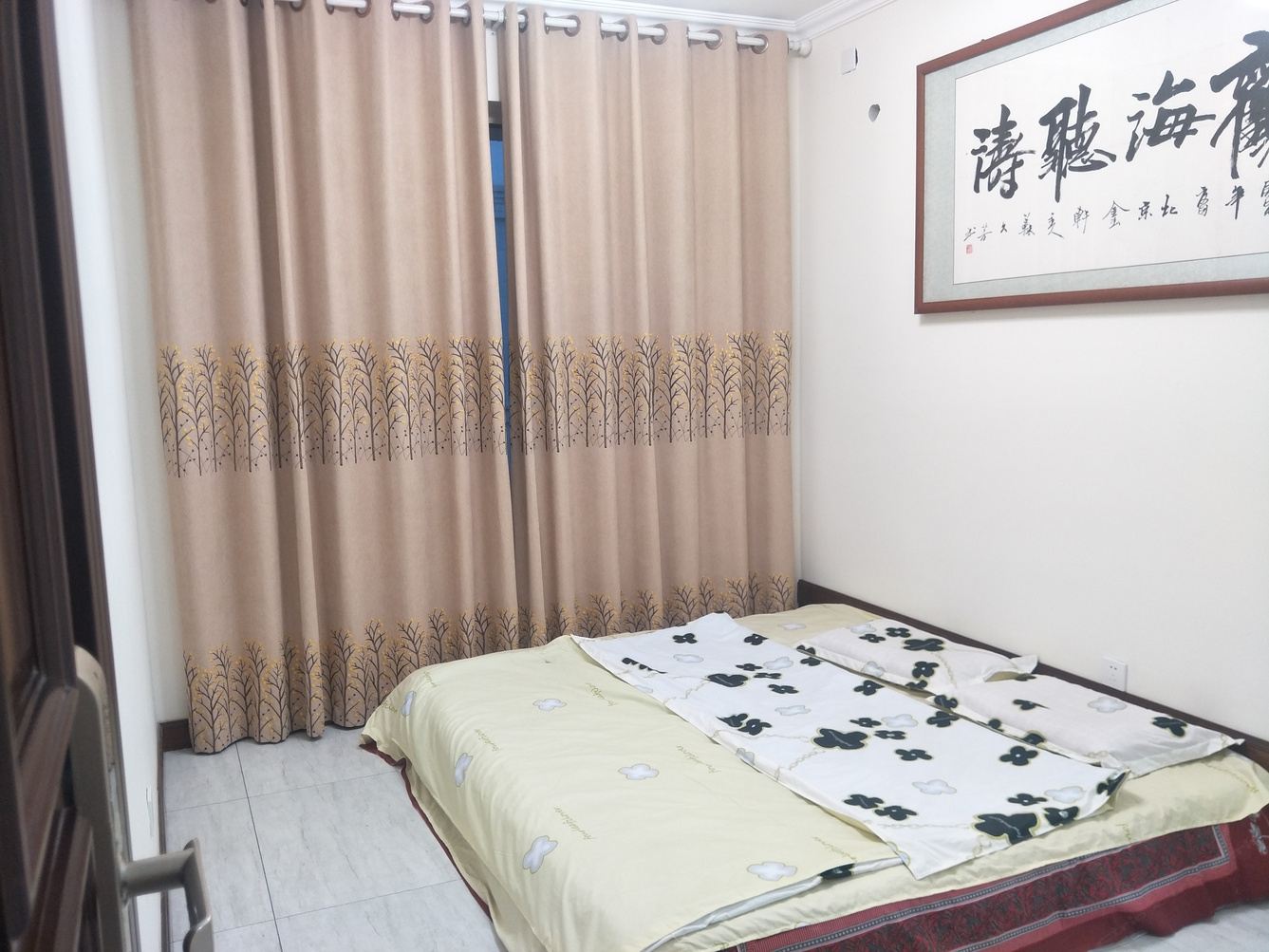阳台三室二厅套房
