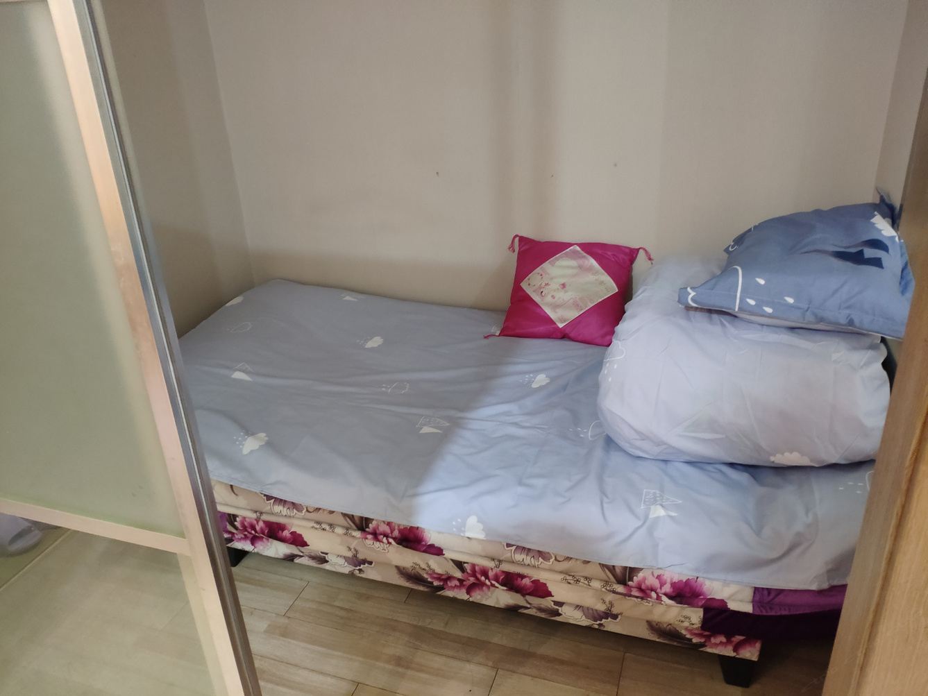 舒适阳台一室一厅套房