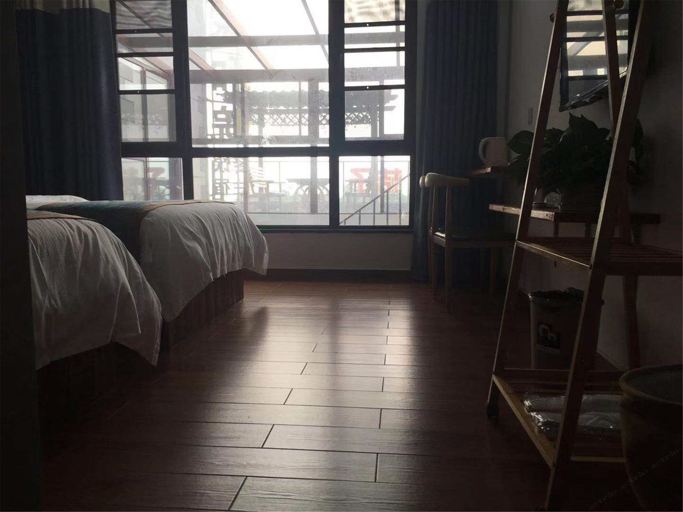 湖景十一室二厅套房