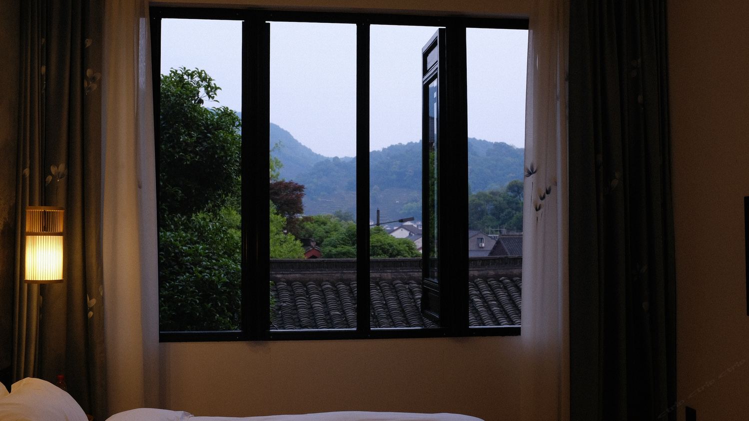 普通山景大床房