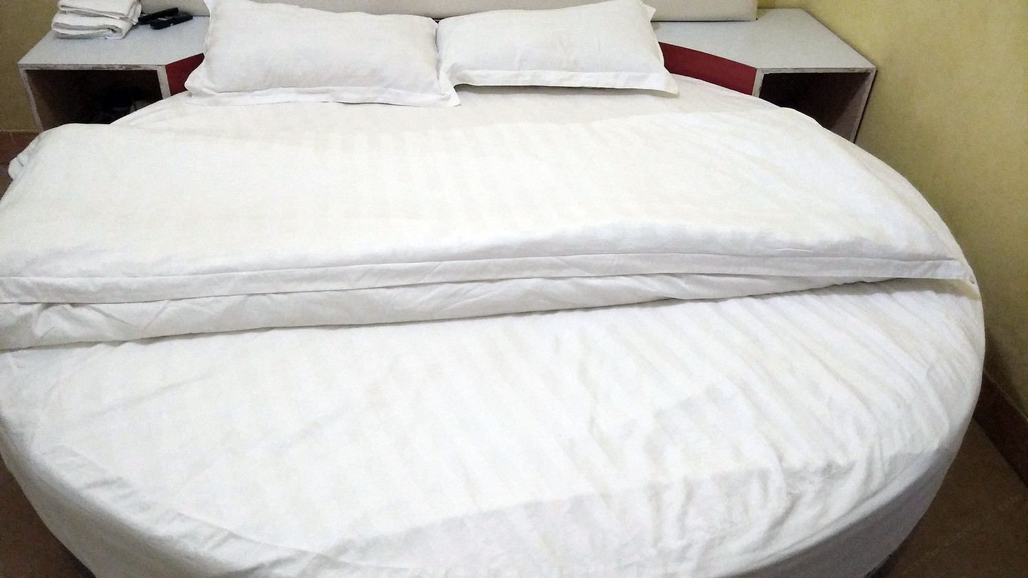 特色圆床房