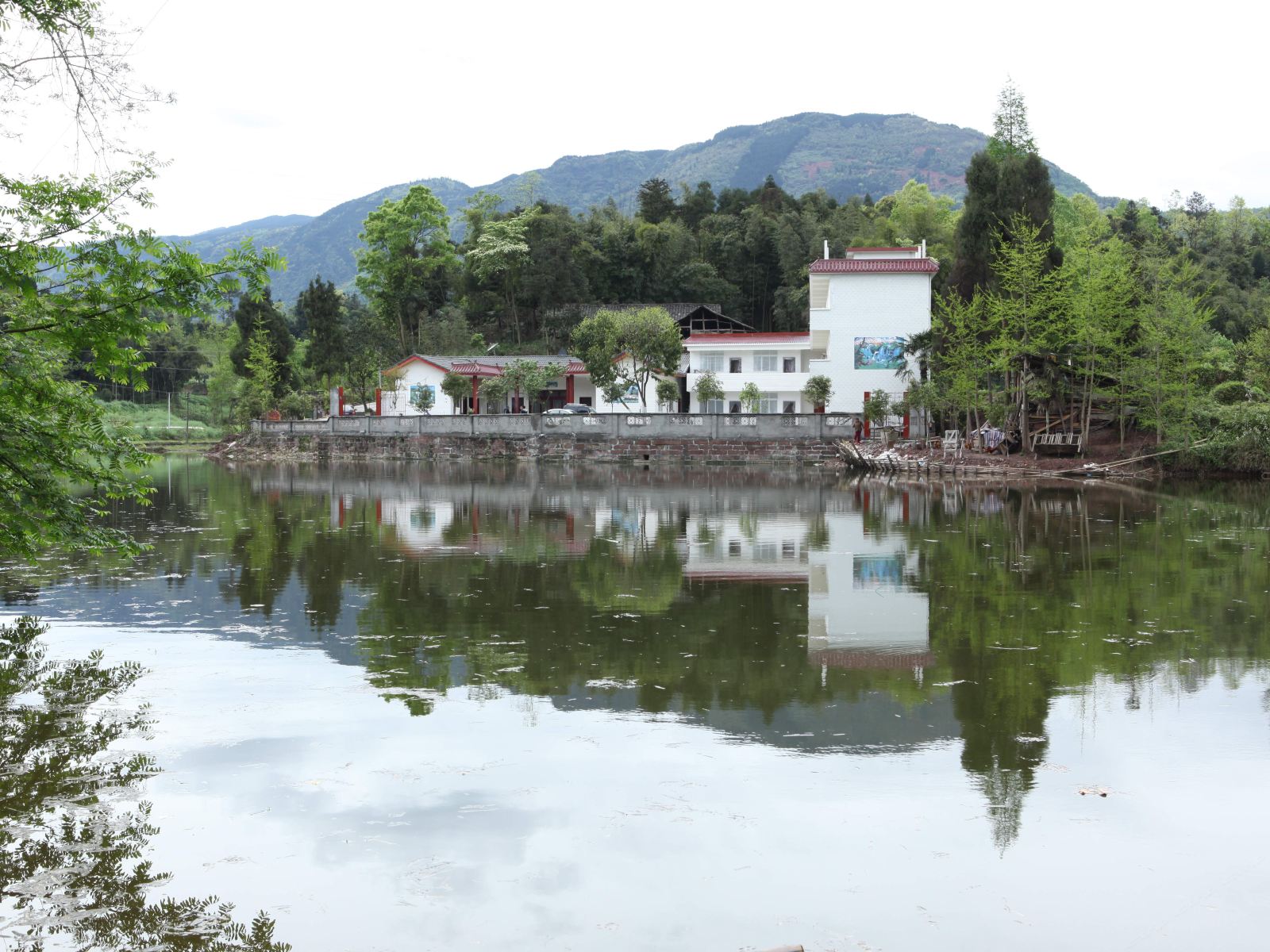 邛崃天台山犀牛湖山庄