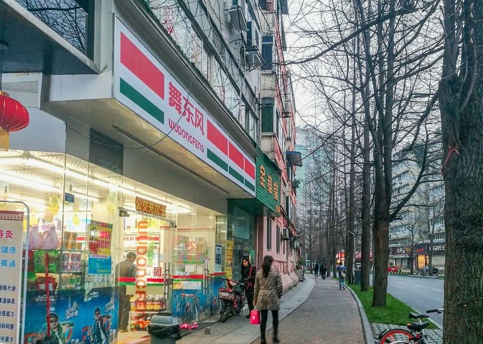 紧邻宽窄巷子琴台路