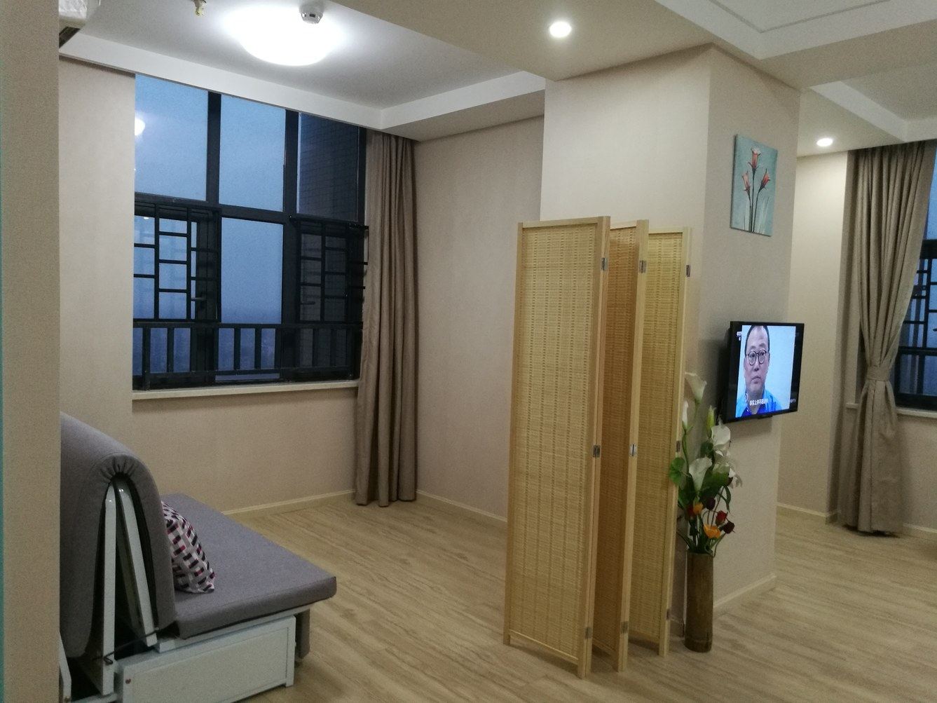 宽敞大床房