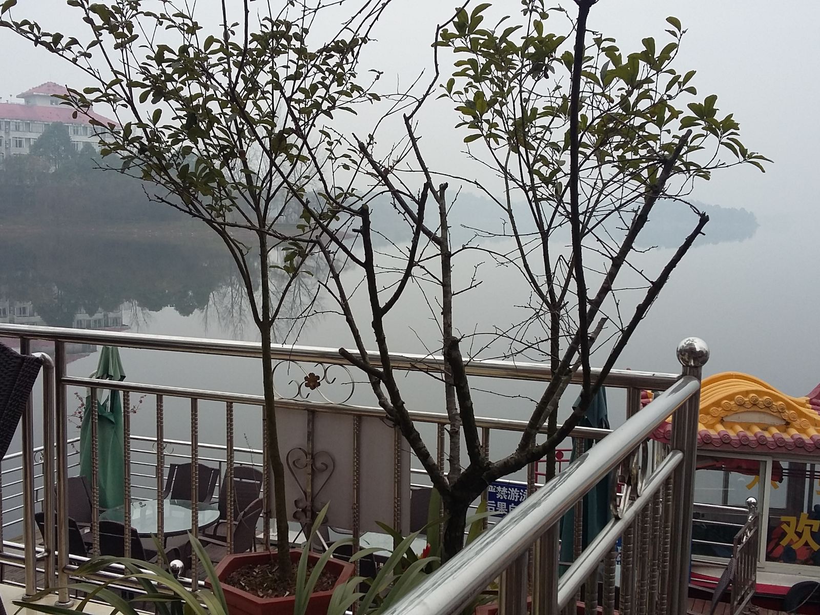 简阳龙泉湖水天一色商务酒楼