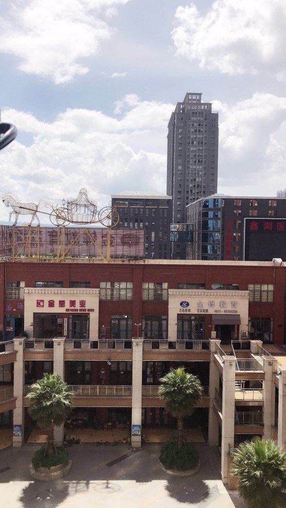 昆明安宁家乐福买旁全新装修豪华三居室普通公寓