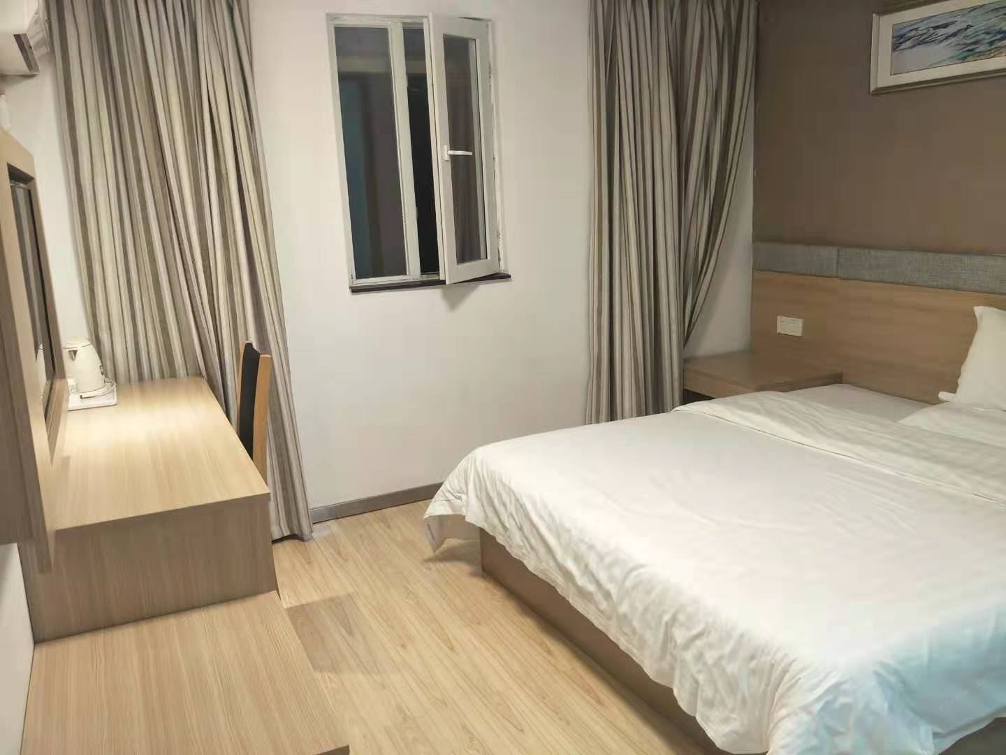 高级大床房