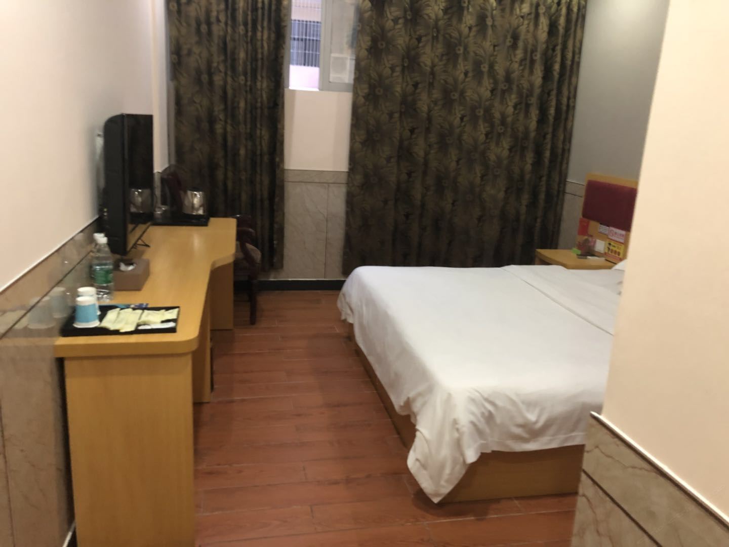 大床房(无窗)
