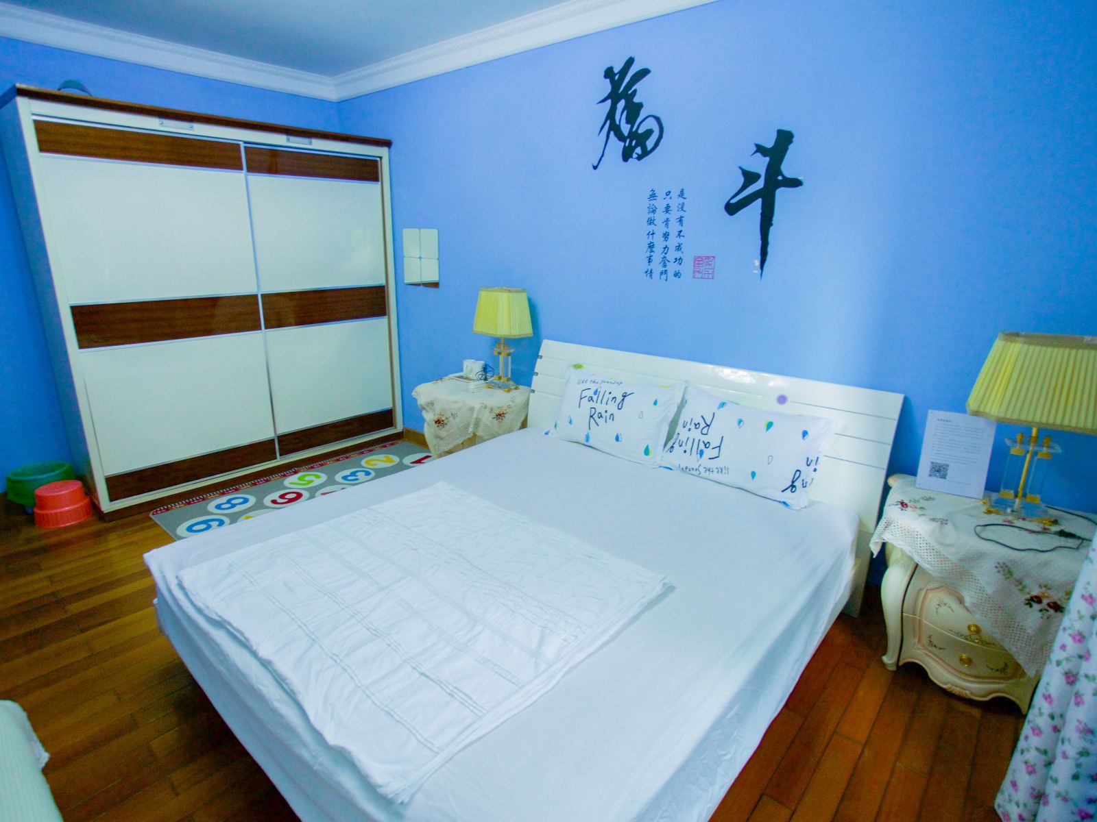 温馨大床房(公共卫浴)