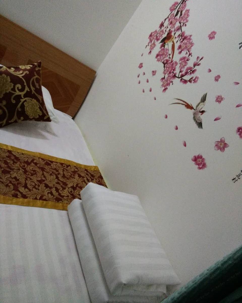 电脑大床房(公共卫浴)