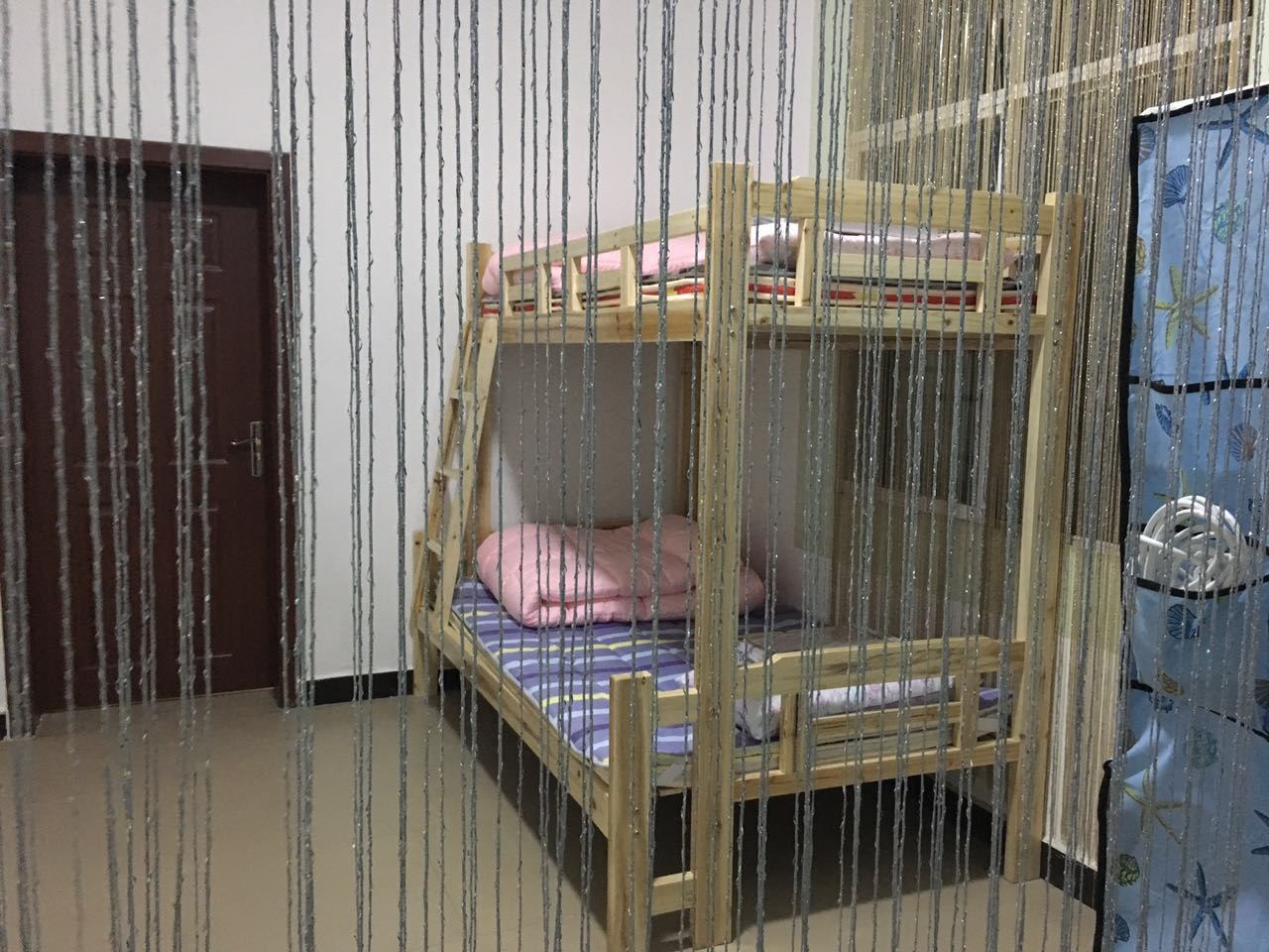 男生四人间