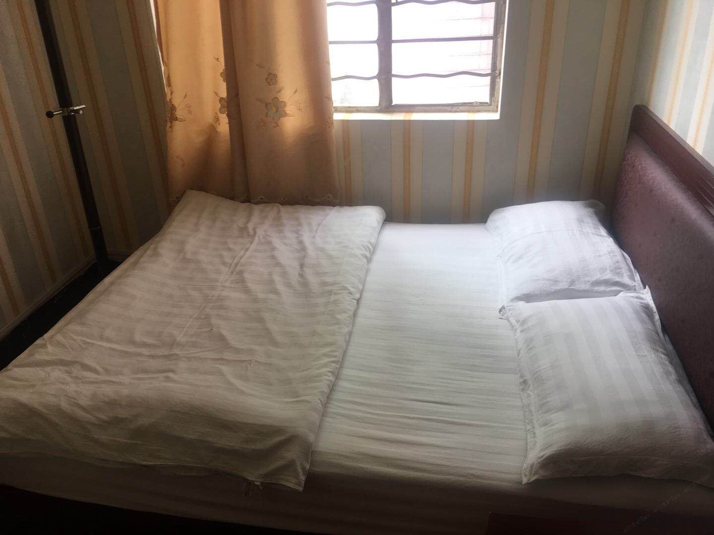 经济大床房