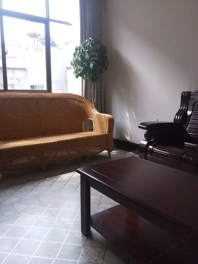 温馨三室一厅套房