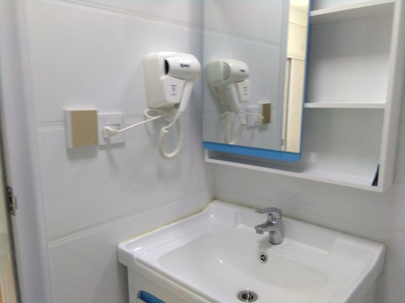 阳光一室二床房
